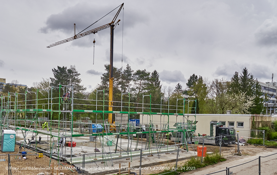 24.04.2023 - Baustelle am Haus für Kinder in der Quiddestraße in Neuperlach